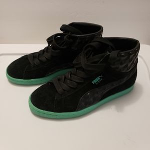 Puma Suede Womens Size 6.5 Sneakers.